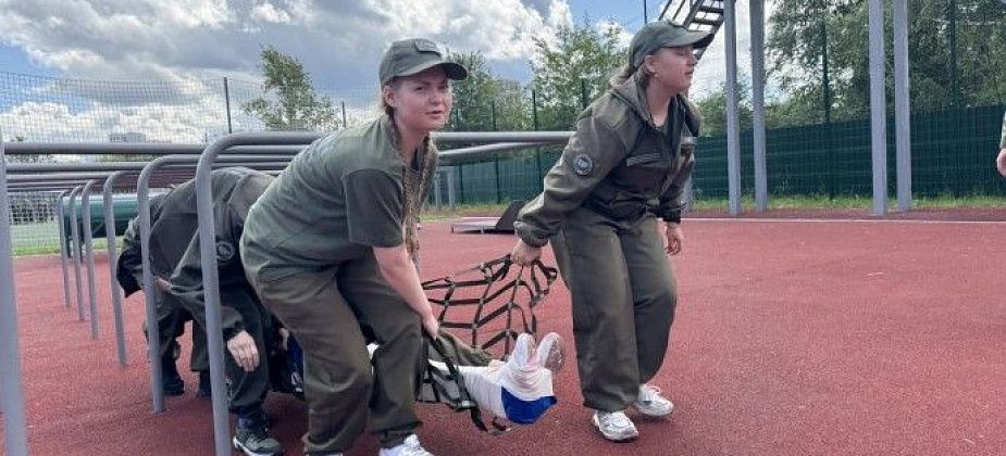 Школьница из Карпинска стала ученицей областного военно-спортивного лагеря