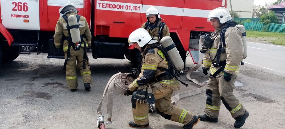 Карпинские пожарные потушили условный «пожар» в технопарке «Квант»