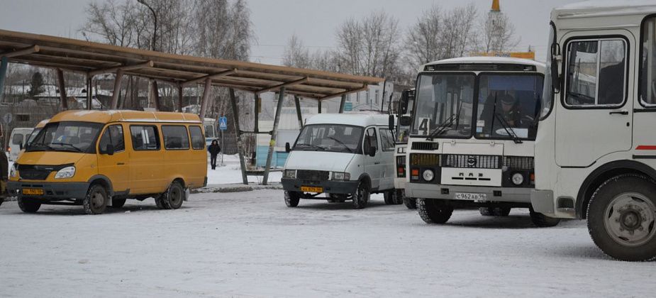 Сотрудники ГИБДД продолжают проверять водителей автобусов