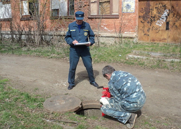 В Карпинске проверили противопожарное водоснабжение