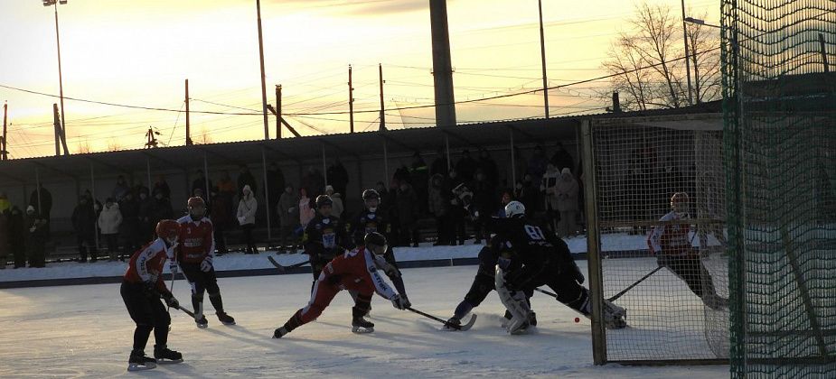 Завтра в Карпинск приедут среднеуральские хоккеисты. Приходите поддержать наших