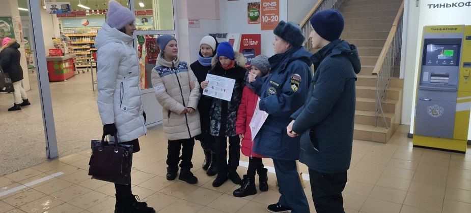 В ТЦ «Универмаг» покупателям напоминали о пожарной безопасности