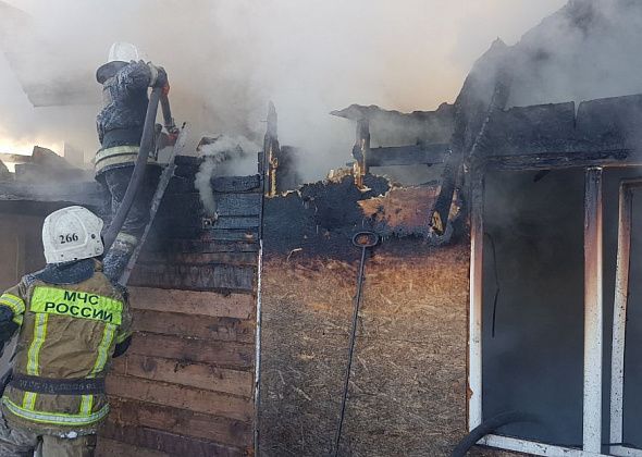 На Некрасова горела частная баня и надворные постройки