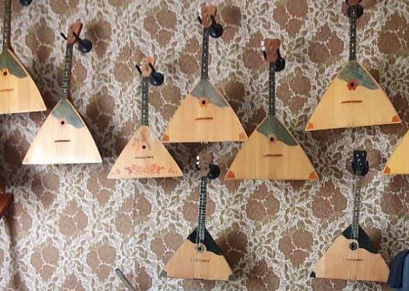 Молодой карпинский балалаечник стал лауреатом на окружном фестивале