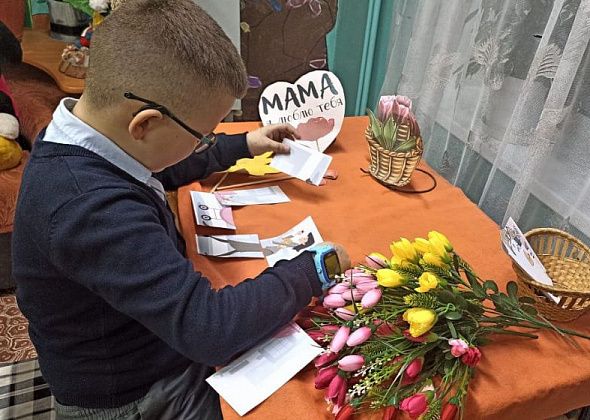 В библиотеке Бажова прошла игровая программа, приуроченная ко Дню матери