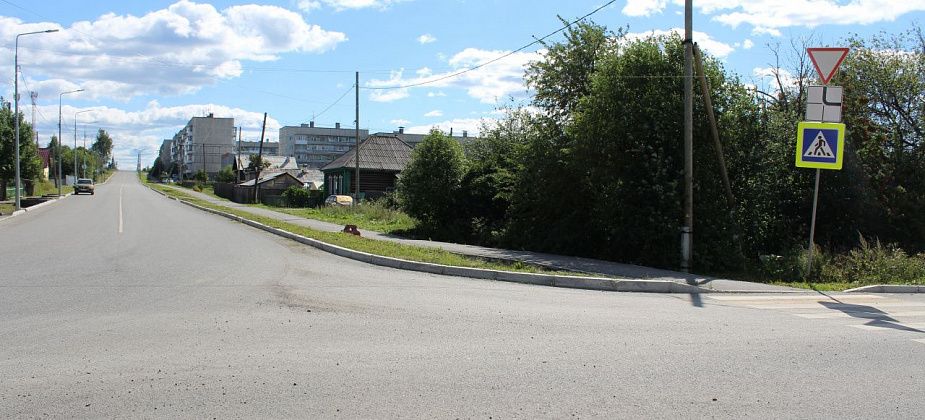 Водители просят привести в порядок дорожный знак, который повернулся и сбивает с толку