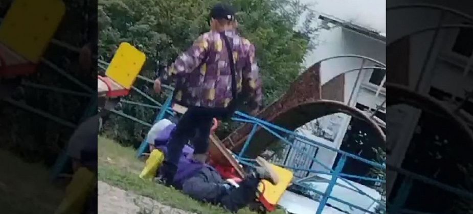 «Взрослые видели, но проходили мимо»: что произошло на площадке, где избили ребенка