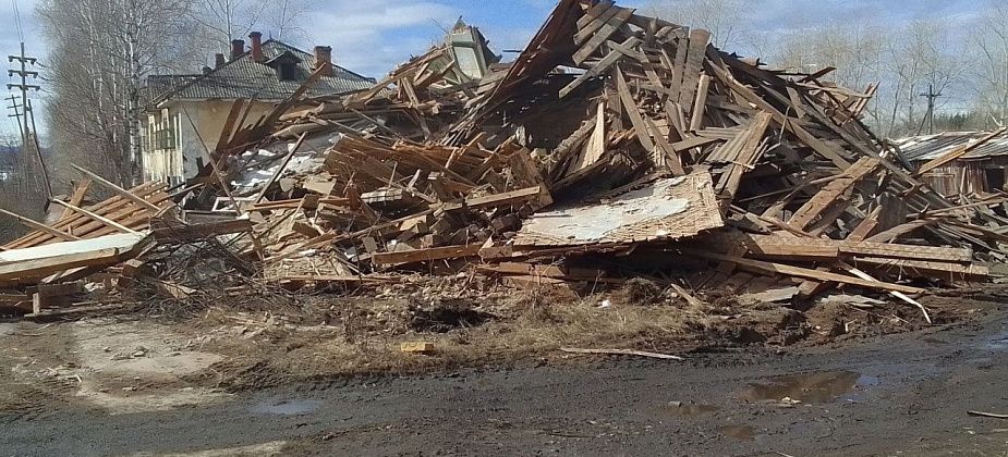 В Карпинске снесли аварийные дома