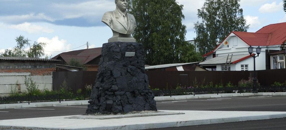 На площади Вахрушева посеют газон и будут за ним ухаживать. Это обойдется городу в 150 тысяч рублей