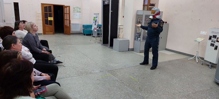 Сотрудники ОНД посетили городской музей, чтобы напомнить сотрудникам учреждения о безопасности
