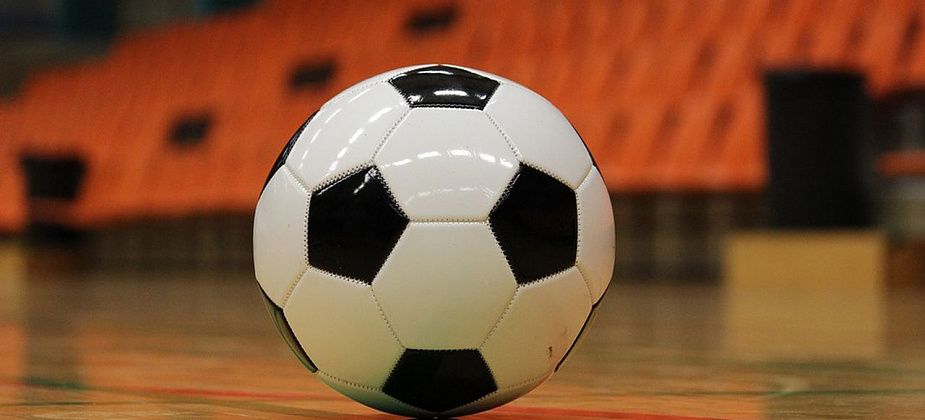 Карпинские футболисты сыграли вничью с Серовом, но разгромили Краснотурьинск