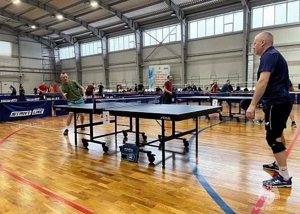 В карпинском ФОКе прошли игры спартакиады ГУ МЧС по настольному теннису