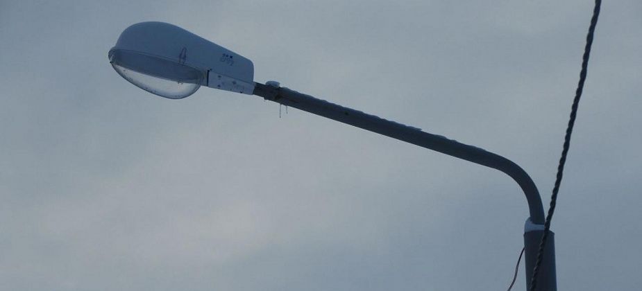 Энергетики ответили карпинской пенсионерке, которая недовольна графиком работы уличного освещения