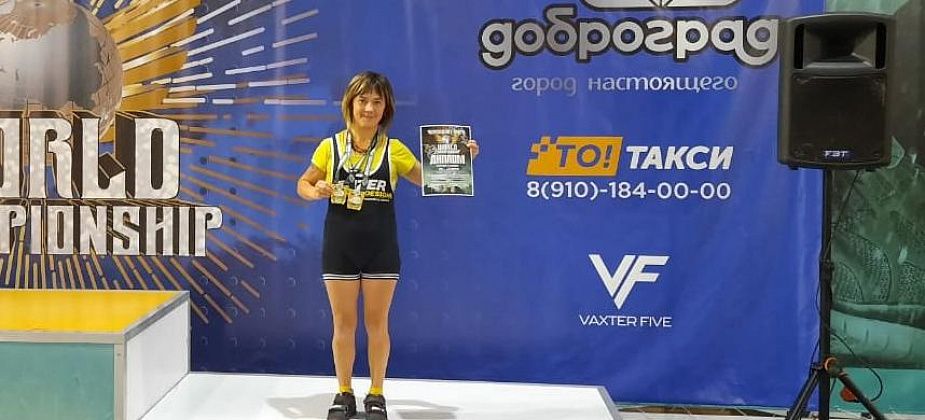 Карпинская спортсменка заняла третье место на Чемпионате по жиму лежа