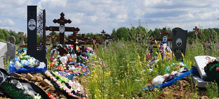 На карпинском кладбище заасфальтируют дорогу