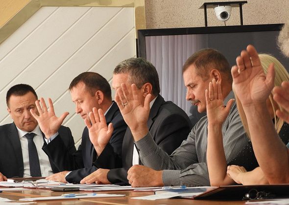 Депутаты городской Думы провели последнее заседание в этом году и приняли главный документ на следующий год