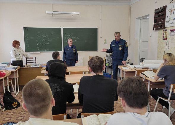 Пожарные провели уроки безопасности для школьников и студентов