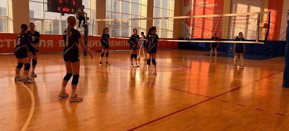 Карпинские волейболистки сыграли в Полевском на Первенстве Свердловской области