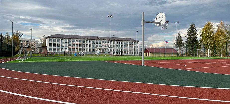 В Карпинске торжественно открыли обновленный стадион школы №5