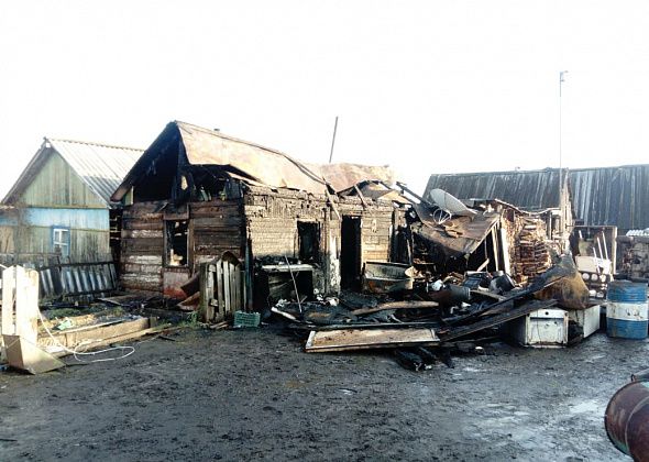 В Сосновке горела баня. Тушить пожар помогал глава поселка и другие добровольцы