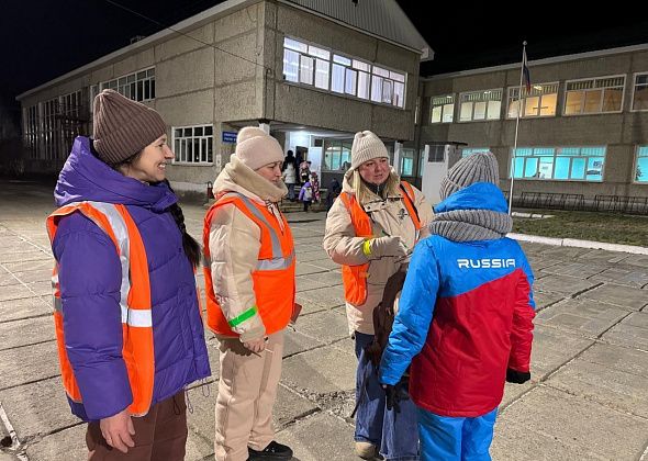 Световозвращающие наклейки получили школьники от «Родительского патруля»