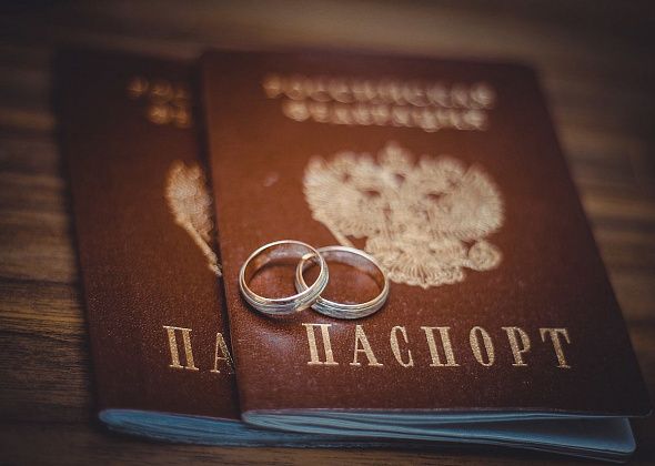 В День семьи, любви и верности в карпинском отделении ЗАГСа не будут регистрировать пары