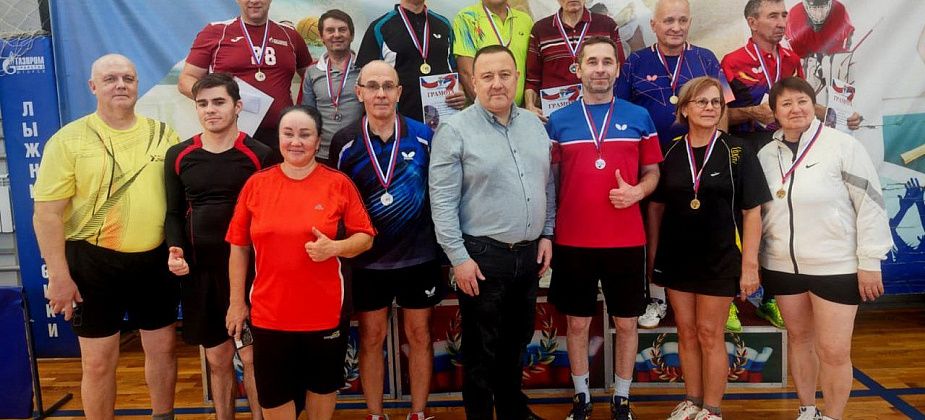 В карпинском ФОКе встретились почти полторы сотни теннисистов из двух соседних регионов