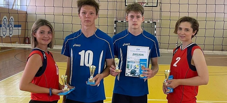 Карпинские волейболисты стали бронзовыми призерами микс турнира, который проходил в соседнем городе