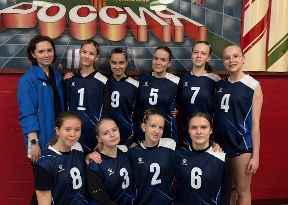 Карпинские волейболистки сыграли в Реже с сильнейшими командами региона