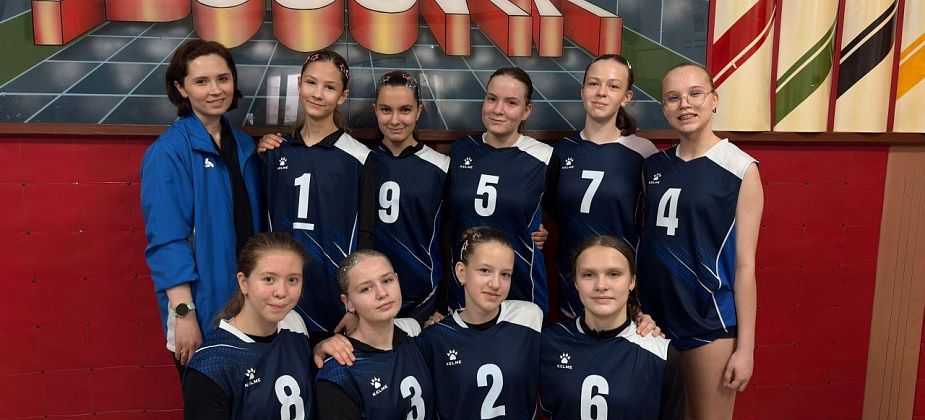 Карпинские волейболистки сыграли в Реже с сильнейшими командами региона