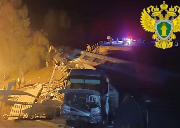 В результате крушения пассажирского поезда погибли 7 человек, десятки ранены