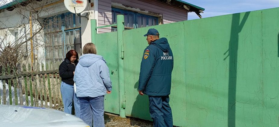 В Карпинске прошел рейд по семьям, состоящим на учете. Проверяли, в каких условиях живут дети