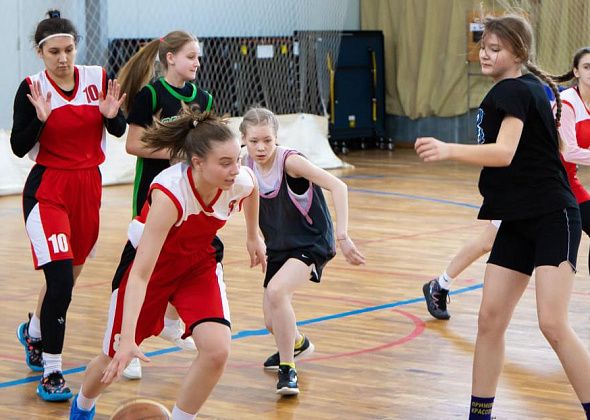 В Карпинске прошел женский турнир по баскетболу