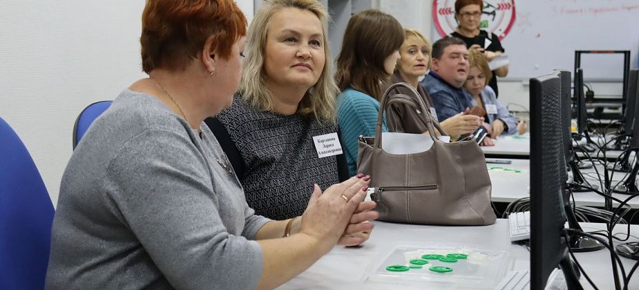 Карпинские педагоги посетили "Образовательный тур". Делились опытом, участвовали в мастер-классах
