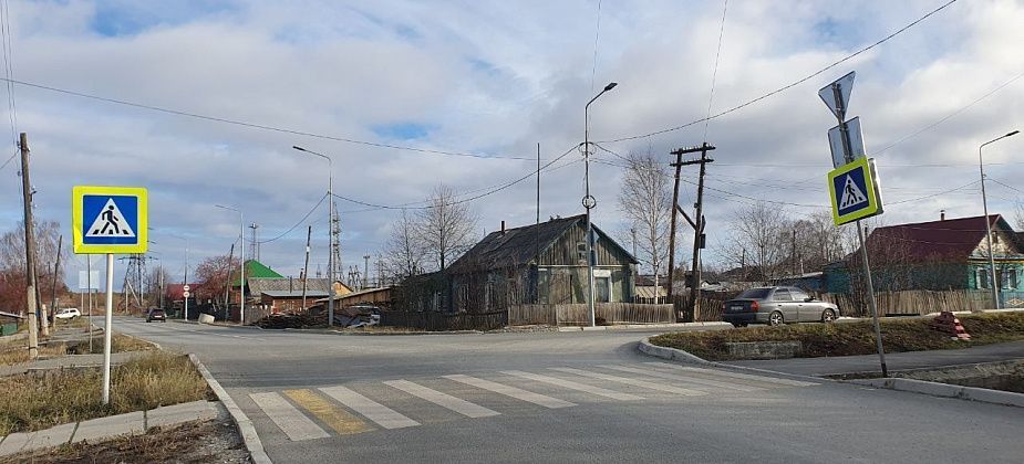 Сотрудники ГАИ ищут нарушителей ПДД на пешеходных переходах