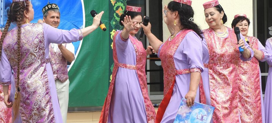 На центральной площади начали праздновать «Сабантуй»