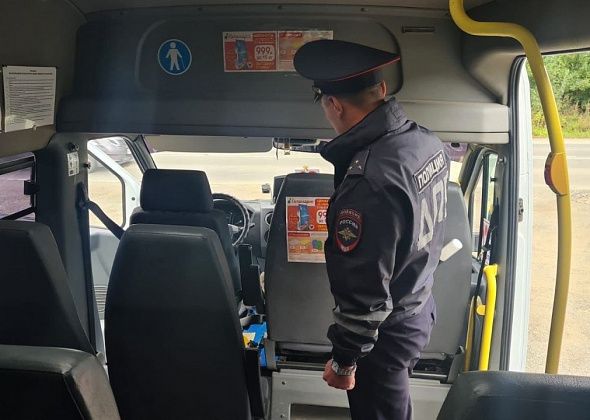 Сотрудники ГИБДД искали нарушителей ПДД среди водителей маршруток и автобусов. Нашли