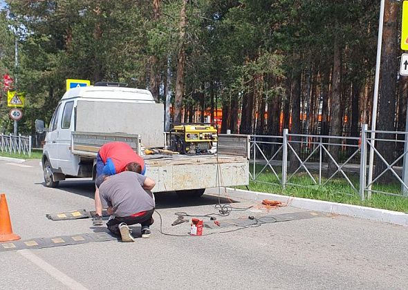 В Карпинске идет ремонт «лежачих полицейских»