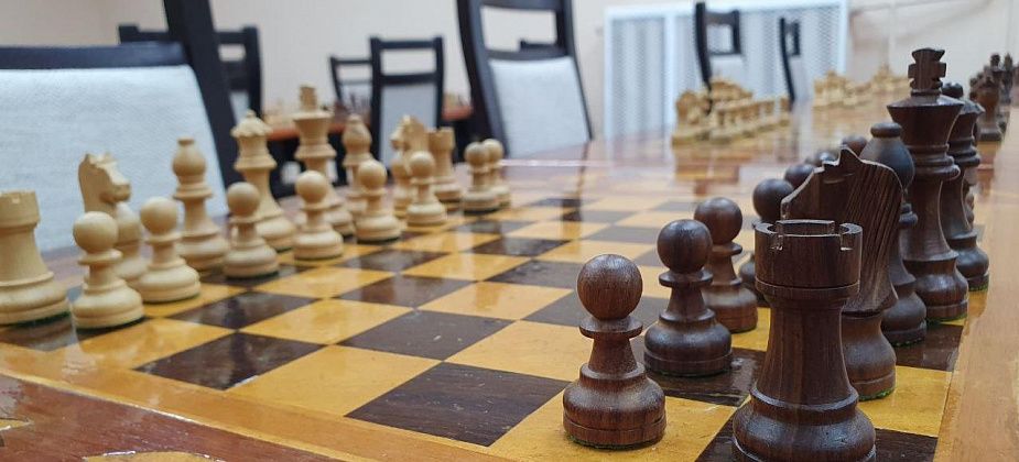 Карпинские шахматисты выступили на серовском турнире и заняли там восемь призовых мест