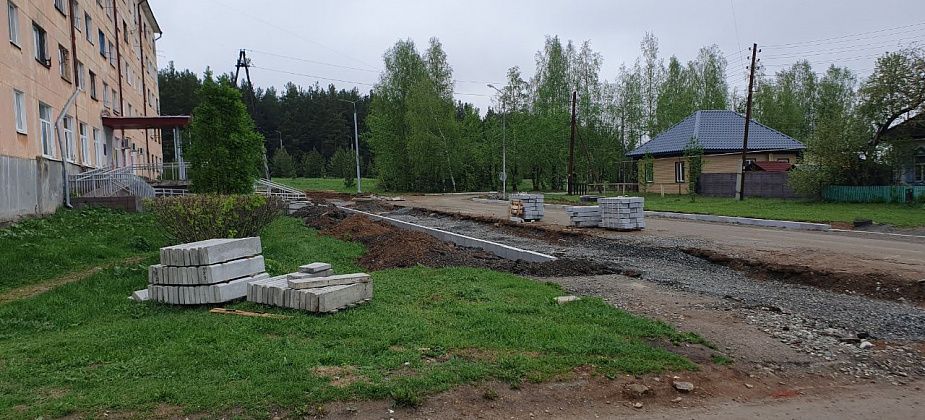 Почему участок по улице 8 Марта у соцзащиты до сих пор не привели в порядок