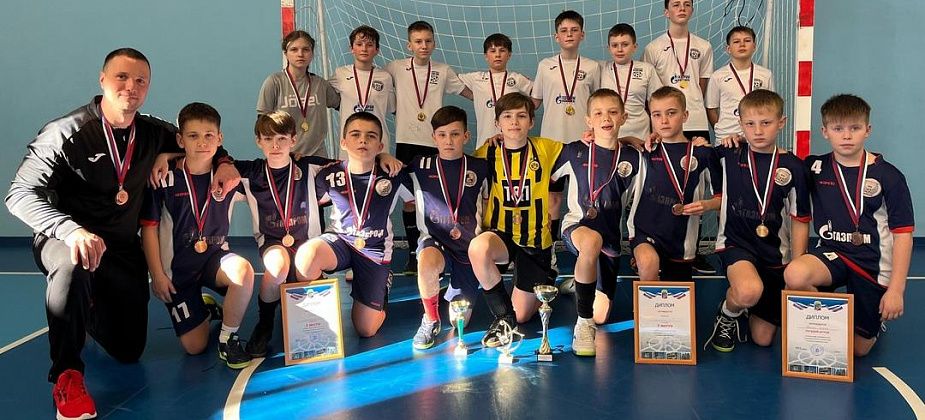 Два призовых места привезли карпинцы с волчанского турнира по мини-футболу