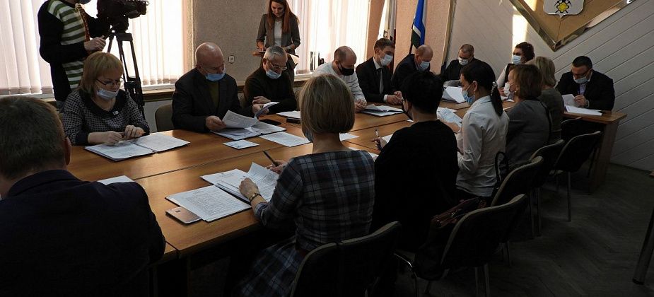 Карпинские депутаты утвердили темы для заседаний до конца года