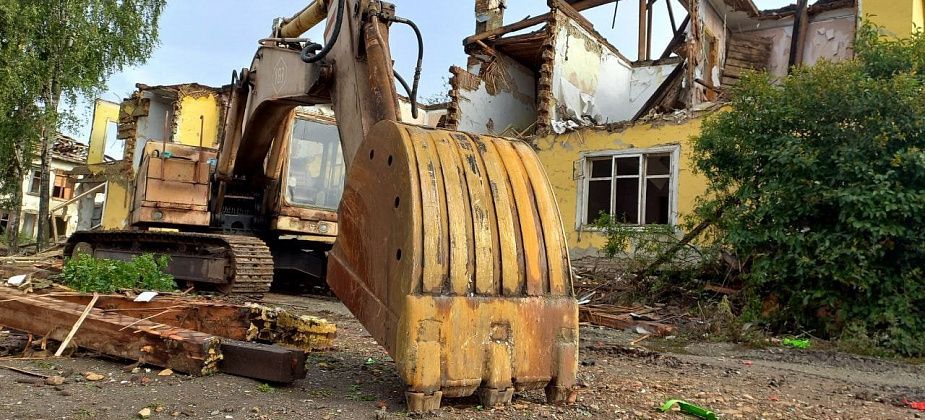 До конца года в Карпинске и поселках снесут 35 домов