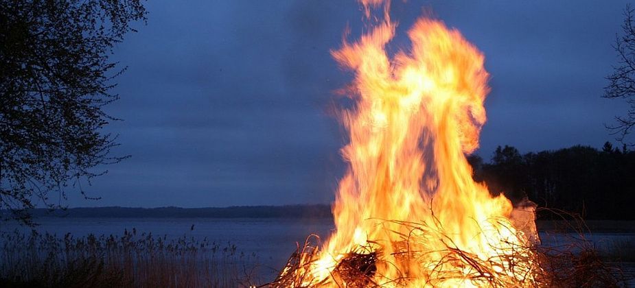 Дознаватели ОНД призывают карпинцев соблюдать расстояния при разведении огня