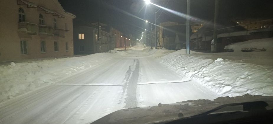 Жители улицы 8 Марта самовольно сделали дорожную неровность. Водители недовольны