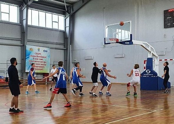 В Карпинском ФОКе прошли соревнования по баскетболу «Оранжевый мяч-2022»