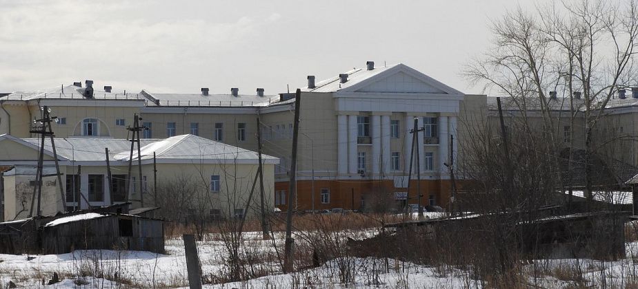 Карпинская ЦГБ планирует отремонтировать стоматологию, крышу поликлиники и морг 