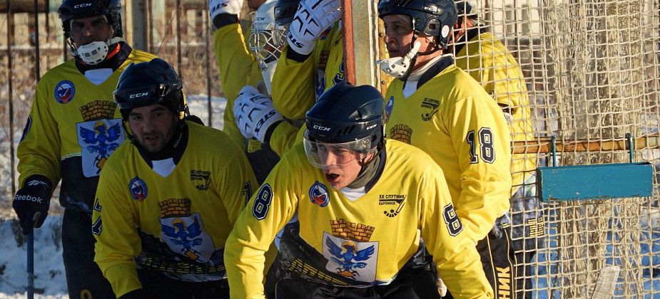 «Спутник» одержал победу в одной из важнейших игр областного чемпионата по хоккею с мячом