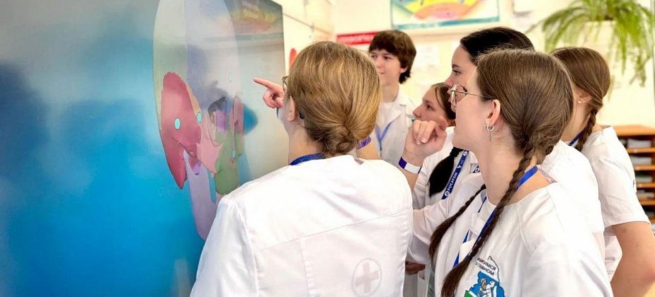 Карпинские школьники стали призерами окружного конкурса будущих медиков