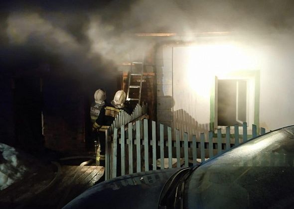 Сегодня ночью в Кытлыме сгорели частный дом, баня и автомобиль